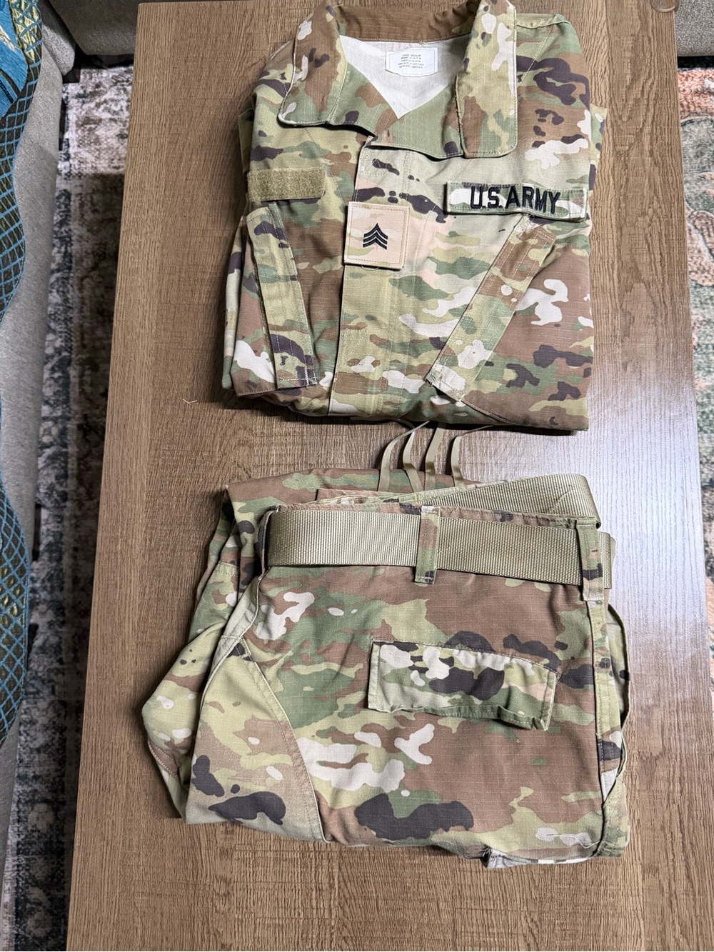 Official US Army OCP Uniform Set - 10th Mountain Division & Sergeant Rank